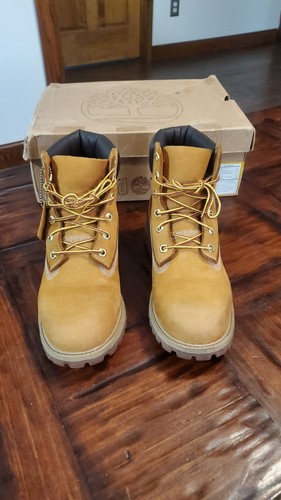 Timberland Womens Boots size 6.5 M in excellent condition waterproof