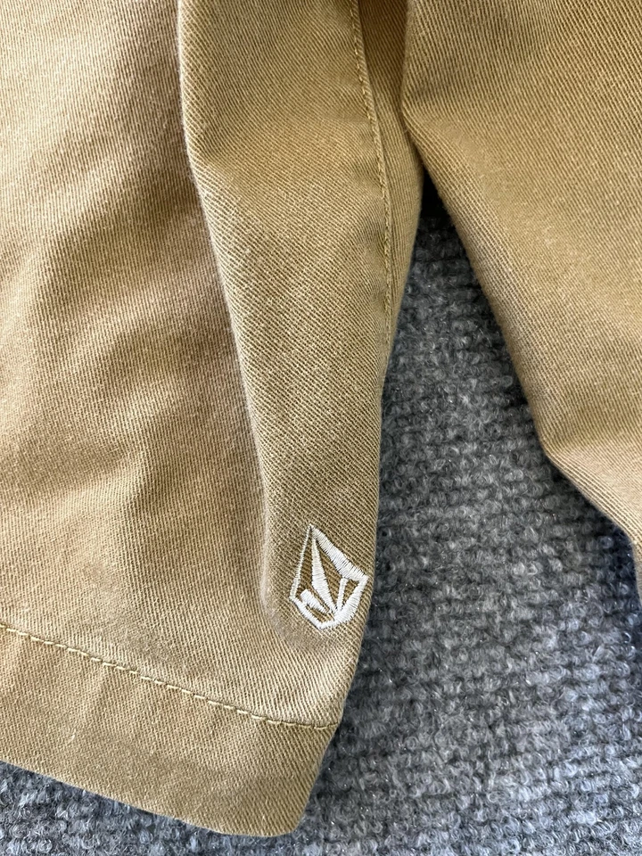 Pantalones cortos Volcom para hombre XL Caqui Cintura elástica Cordón Sarga Repreve Chino Casual Foto 2 de 4