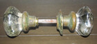 Antique SET UV Glowing URANIUM CLEAR GLASS DOOR KNOBS BRASS Light Glow — photo 4