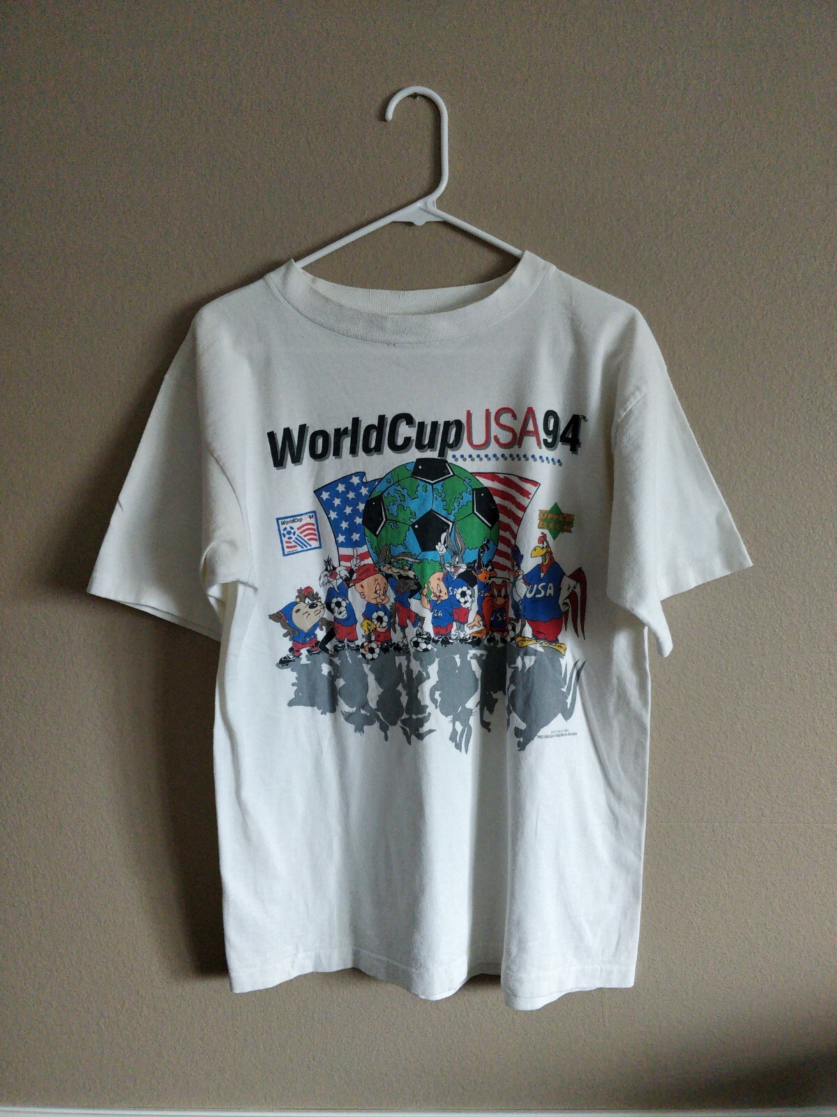 Vintage Soccer World Cup 1994 Looney Tunes T-Shirt Size Large