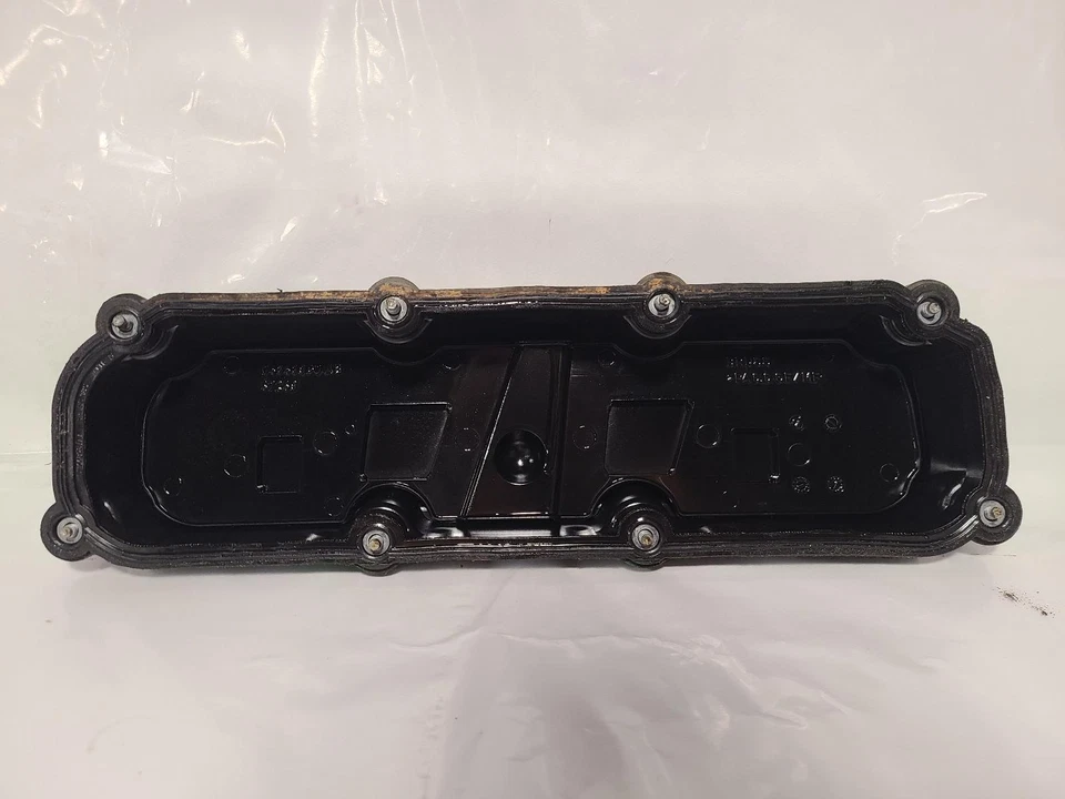 Used Engine Valve Cover fits: 2006 Chrysler Town & country Valve Cover Grade A - Image 2 of 4