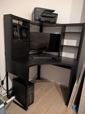 Scrivania angolare nera Ikea in ottime condizioni 