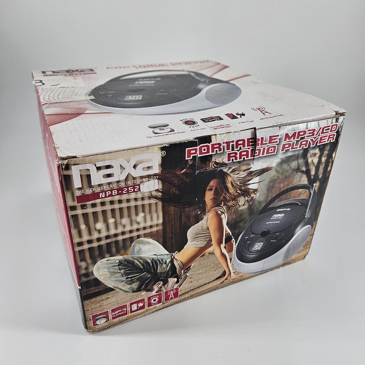 NAXA Electronics NPB-252 Portable MP3/CD Player with AM FM Stereo