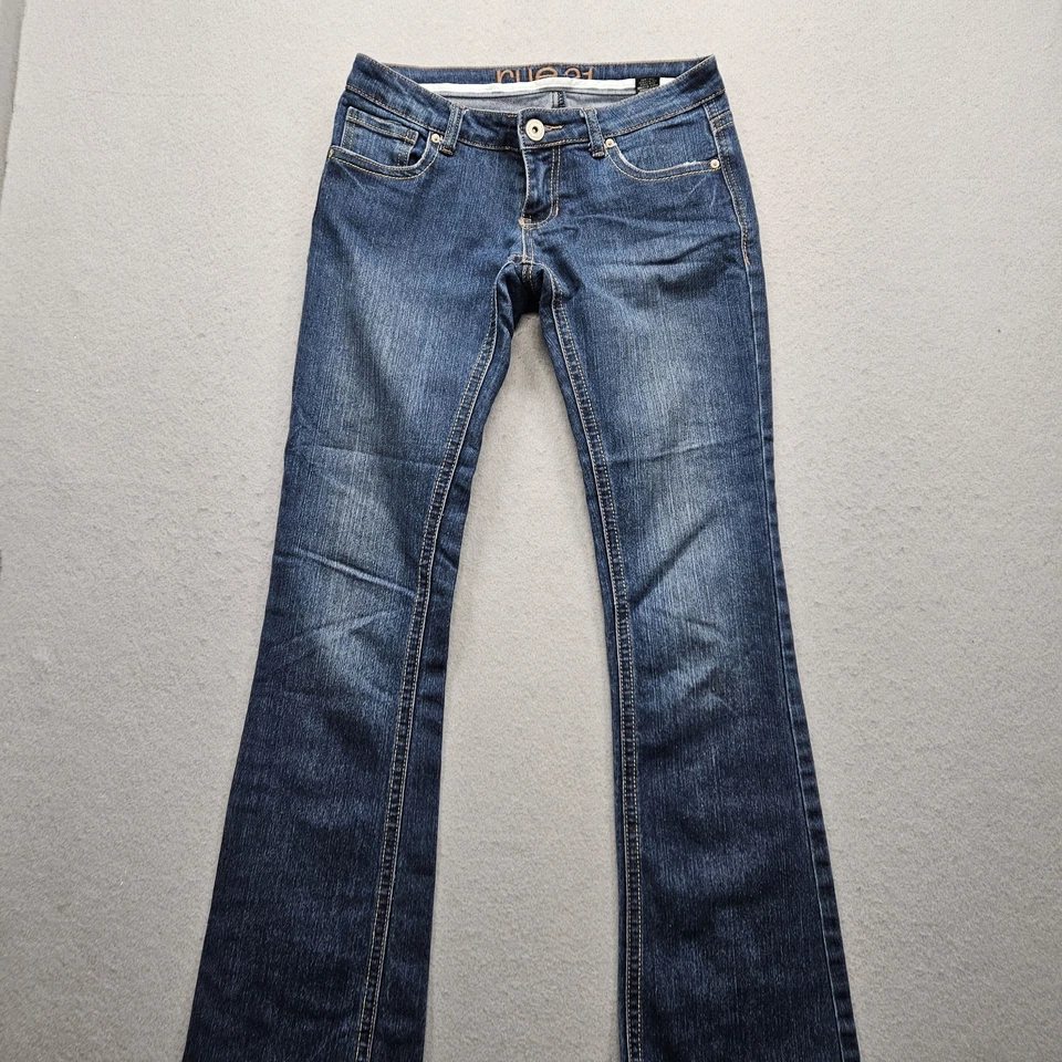 Pantalones acampanados de mezclilla Rue21 1/2L para mujer Foto 2 de 4