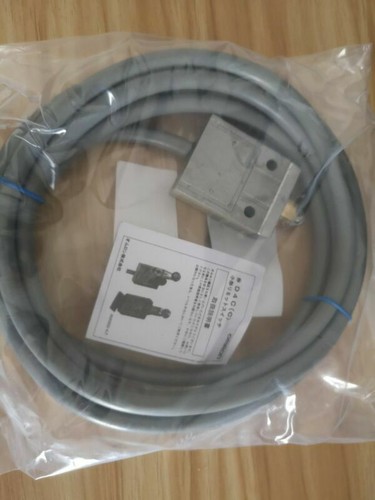 1PCS Omron D4C-1302 D4C1302 Limit Switch -New Free Ship - Picture 4 of 4