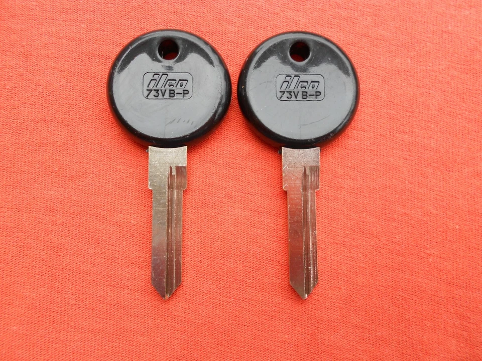 2 LLAVES EN BLANCO PUERTA ENCENDIDO MALETERO PORSCHE 924 944 1976 - 1991 Foto 2 de 2