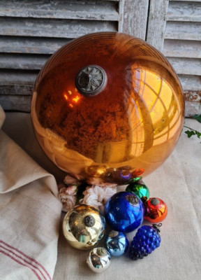 Grosse Boule De Noël Ancienne – Verre églomisé Doré D.31 Cm – 1900