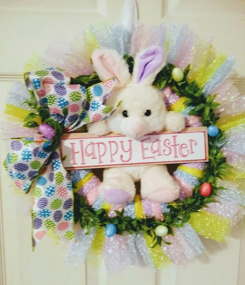 Corona de Pascua de malla decorativa hecha a mano Feliz Pascua de 17". Foto 3 de 4