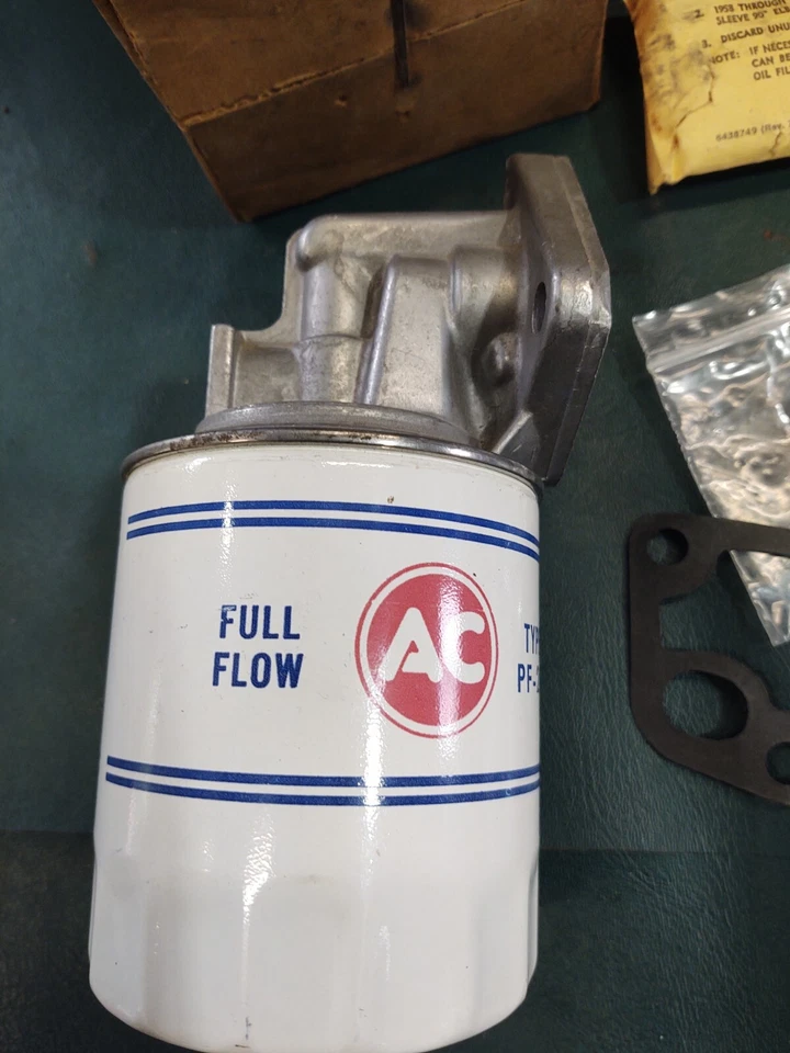 NOS OEM GM AC 67 68 69 PONTIAC FIREBIRD 1969 G/P 90 degree Oil Filter + Housing - Image 3 of 4