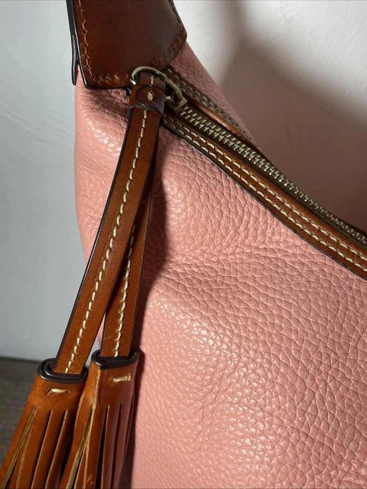 DOONEY & BOURKE Grano Guijarro PAIGE SAC HOBO/Bolso de Hombro ~ Rosa Pálido Muy Bueno Foto 4 de 4