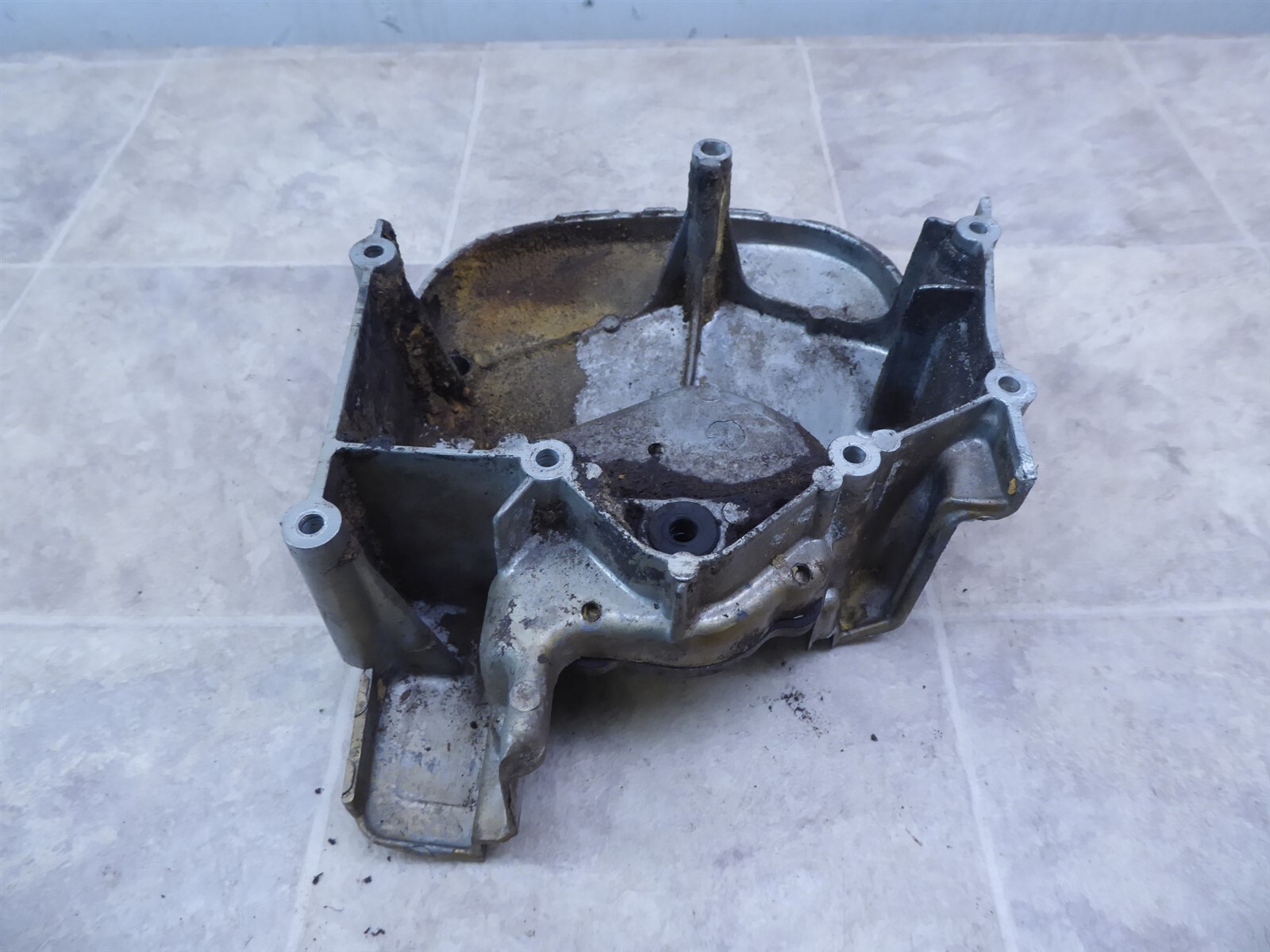 1977 Suzuki GS750E S891-6) engine front sprocket pulley cover with actuator