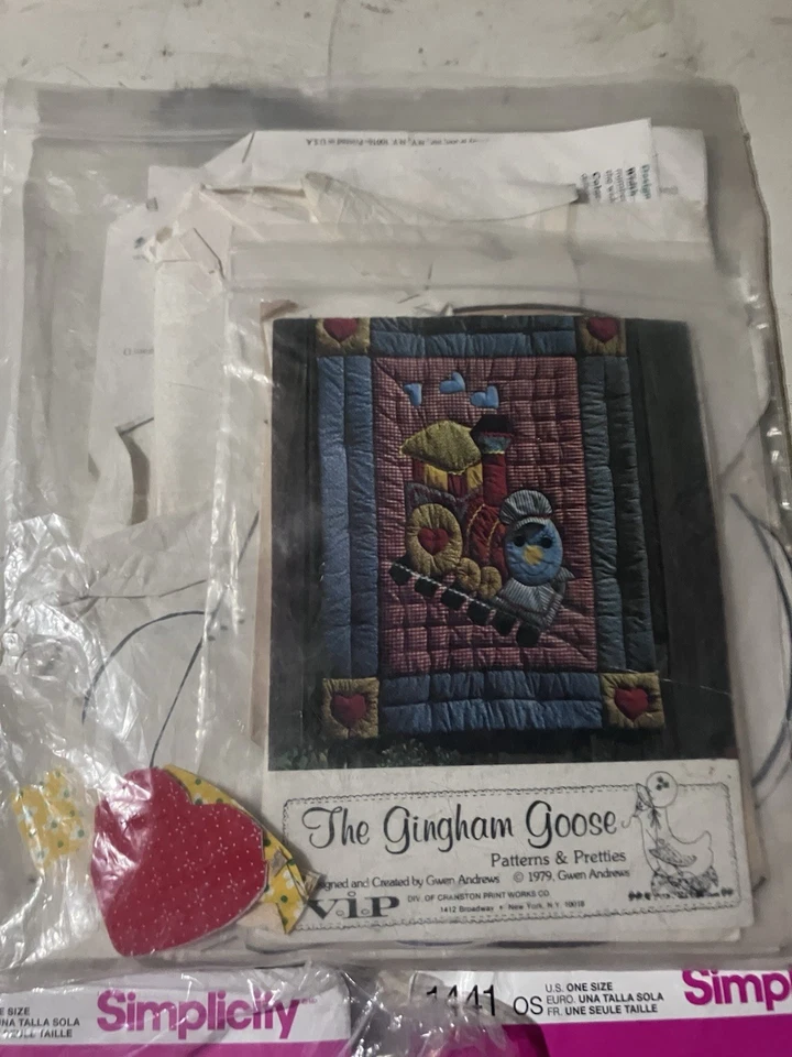 Lot of 3 Various Crafting Sewing Patterns Simplicity McCall's - Image 3 of 4