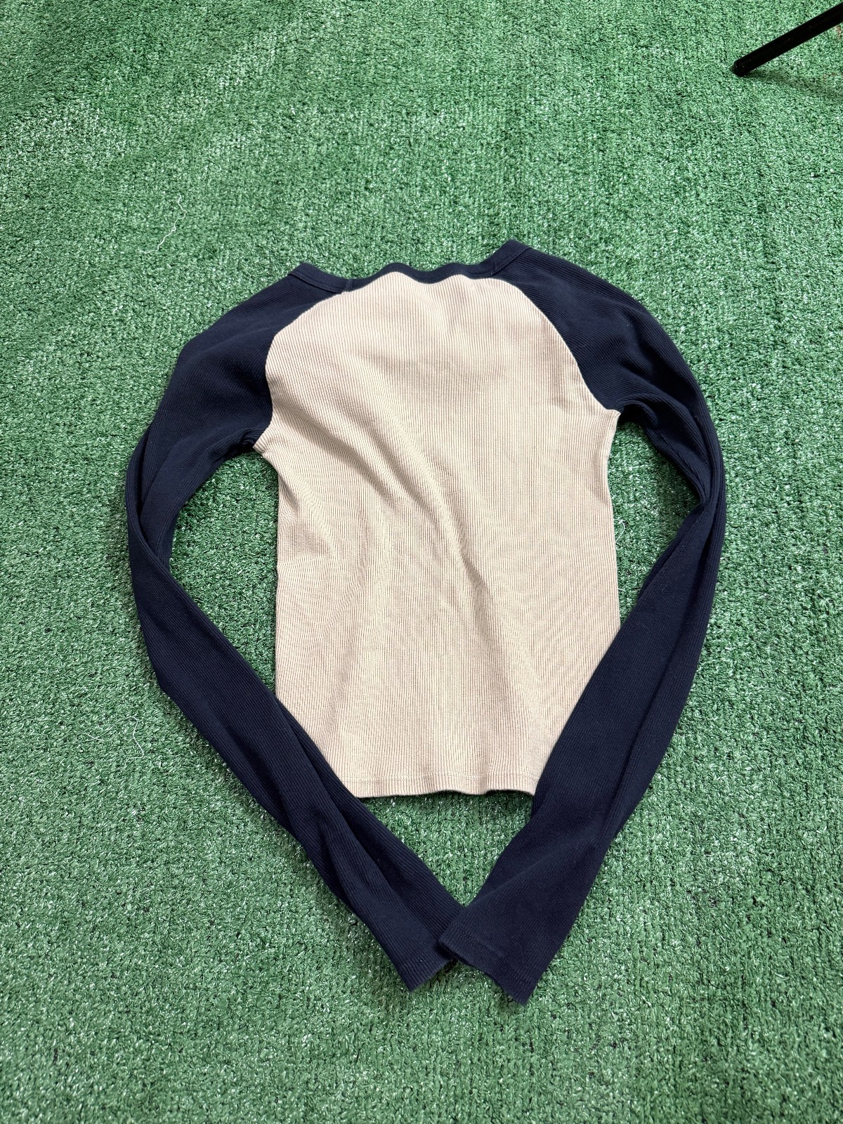 Brandy Melville John Galt Ribbed Cute Long Sleeve Round Neck Crop Top Shirt