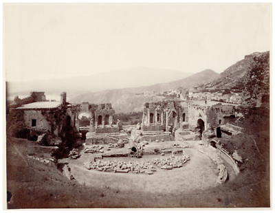 Italia, Sicilia, Taormina, Teatro Greco  Tirage albuminé  32x25  Circa 188