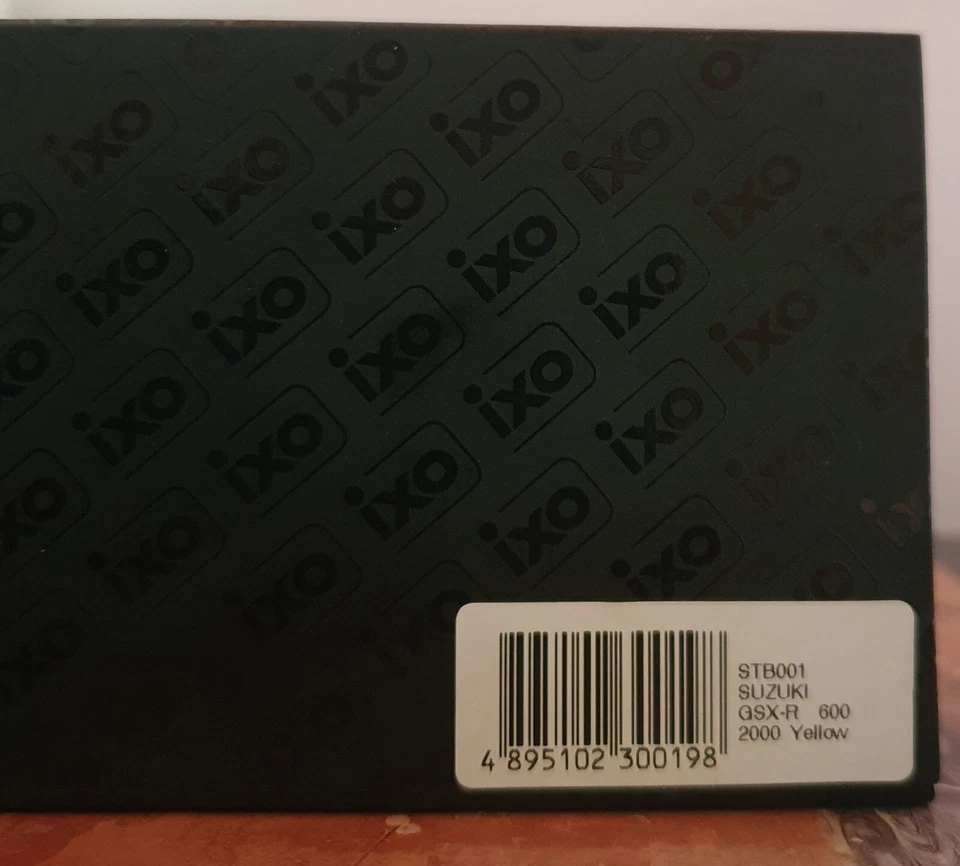 1:24 scale IXO, STB001 Suzuki GSX-R 600 Yellow  2000 - Image 4 of 4