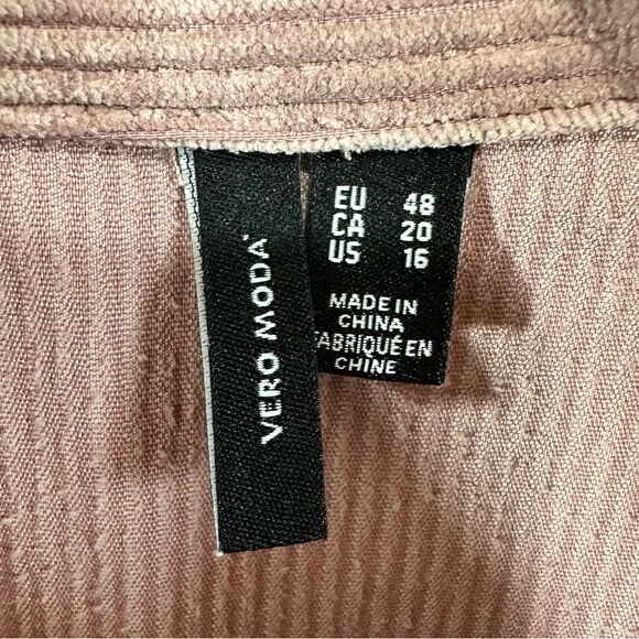 Sobrecamisa de pana con botones de manga larga Vero Moda para mujer en rosa polvoriento talla 16 Foto 4 de 4