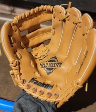 Franklin 4609 Field Master Series 9.5" Right-Hand Throwing Baseball Glove youth