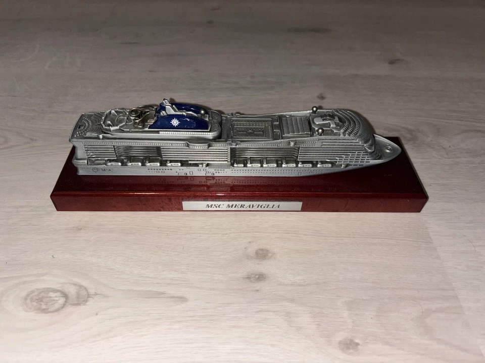 MSC MERAVIGLIA - MEGA Kreuzfahrtschiff /Schiffsmodell / Modell