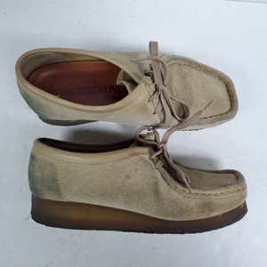 clarks wallabees size 6