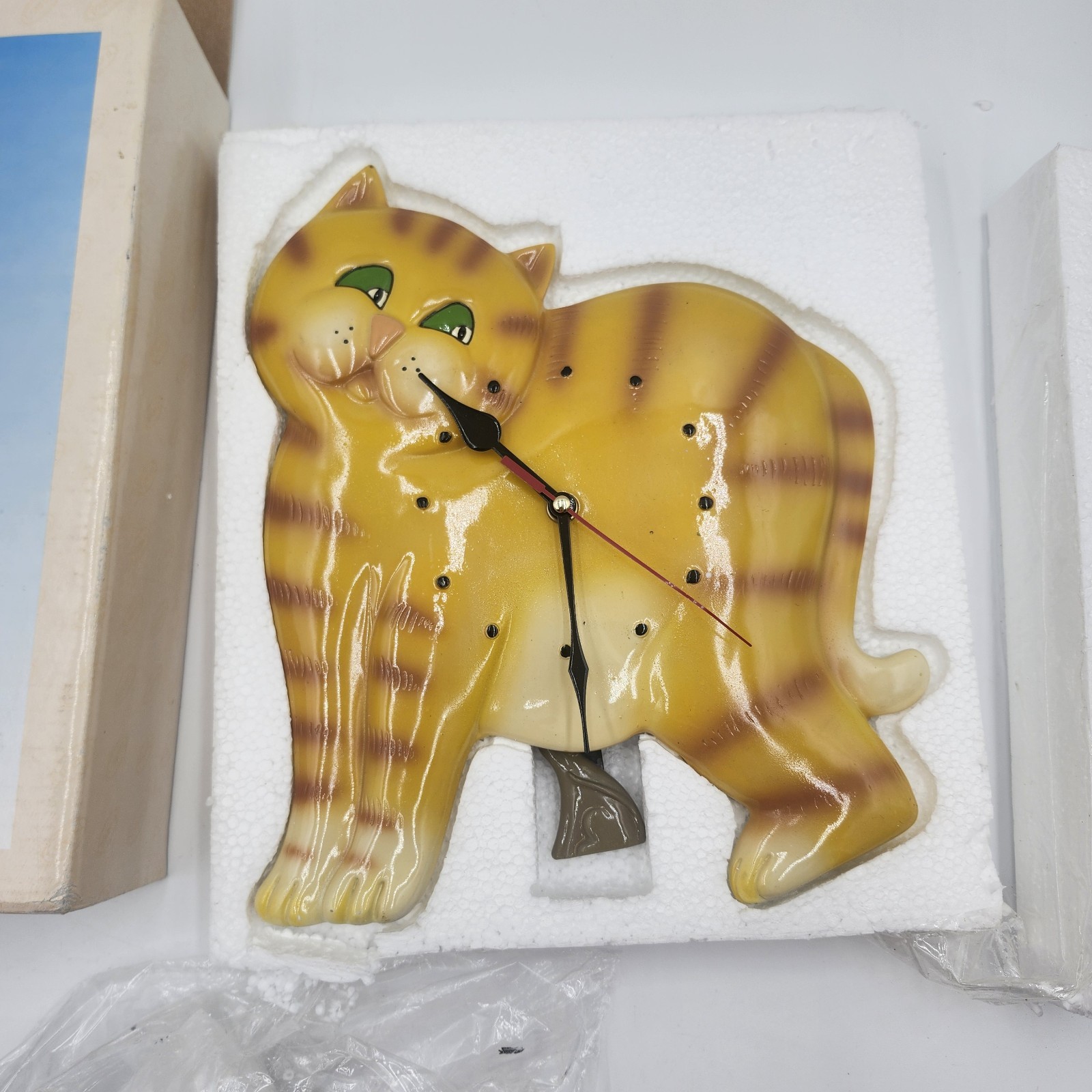 Vintage Young New Cat Mouse pendulum wall clock with a swinging mouse ceramic