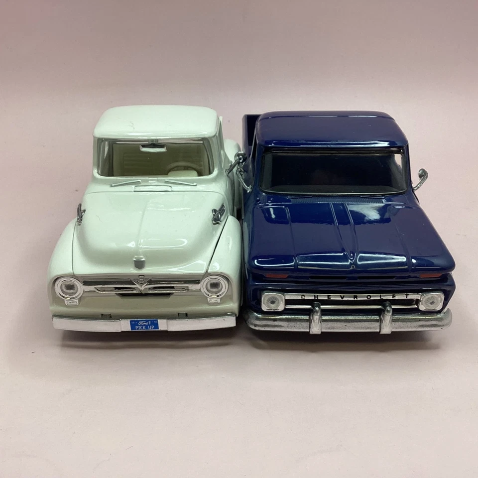 Motor Max 1:24 Ford F100 Pick-Up & Chevy C10 Pick-Up Model Trucks (10B) MO#8760 - Image 2 of 4