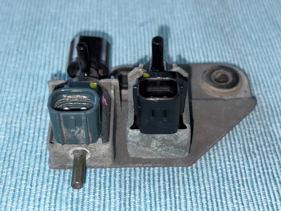 92-98 Geo Tracker Suzuki Sidekick FPR Vacuum Solenoid Purge Valve 1.6L 16V OEM - Image 3 of 4