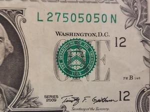 US $1 Bill With Uncentered Green Stamp And Great Serial Number 