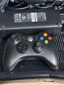 Microsoft Xbox 360 S 250GB Console Bundle Model 1439 W/ Controller Kinect & Char