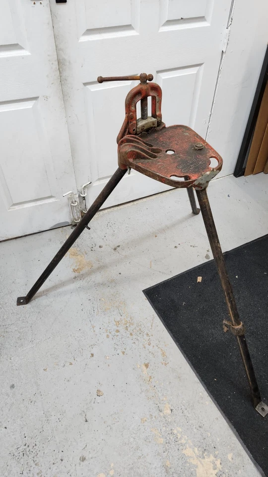 Ridgid No. Tornillo de tubo de yugo portátil 40A Tristand de 1/85" a 2-1/2" Foto 2 de 4