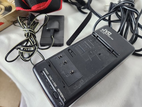 Videocámara VHS compacta JVC GR-AX410U enciende 1996 BUP - Imagen 4 de 12