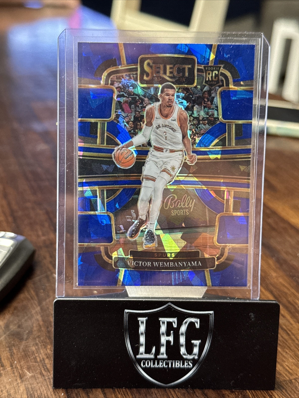 2023-24 Panini Select Victor Wembanyama Blue Cracked Ice Prizm #87 
