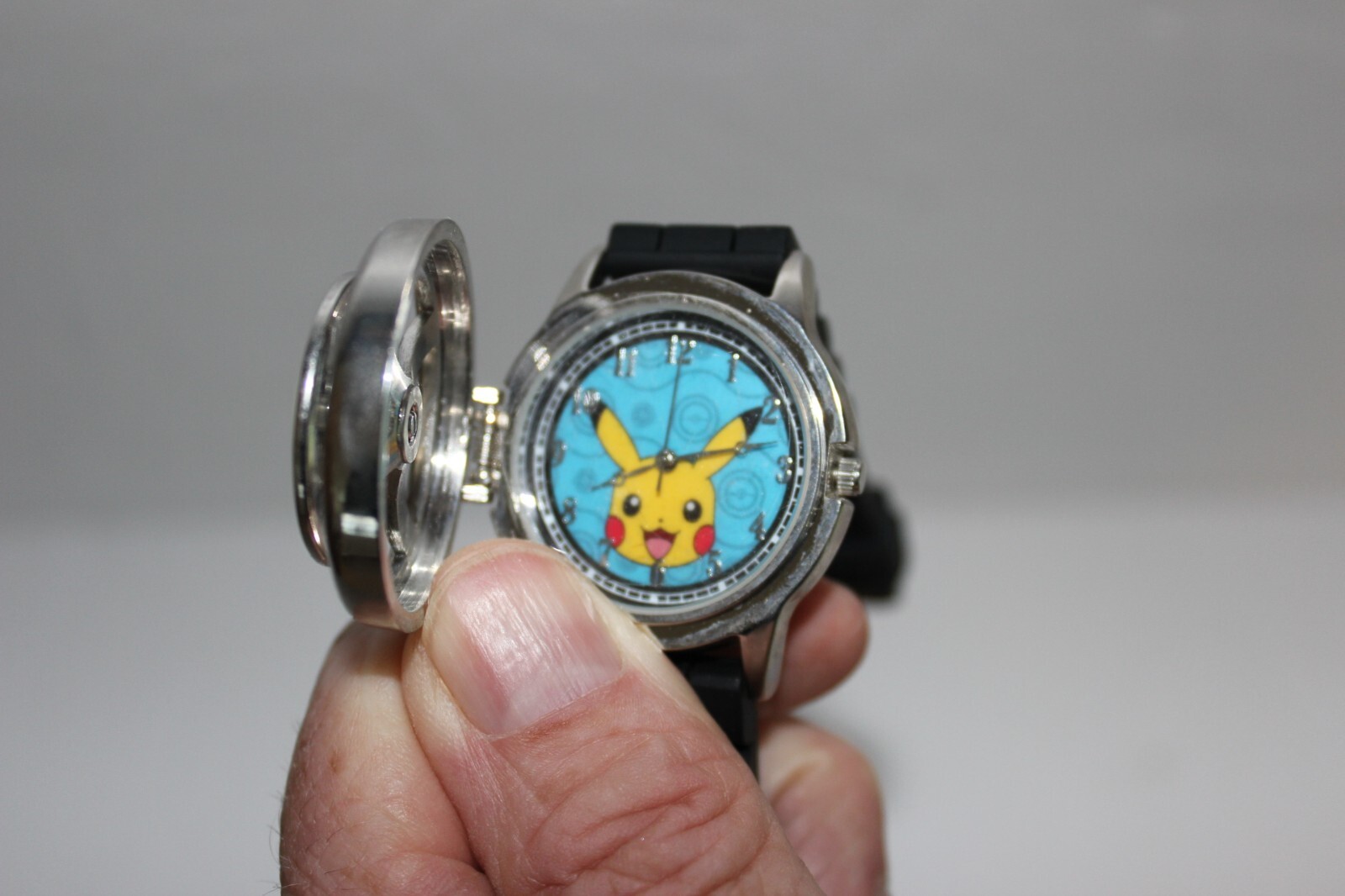 2018 Pokemon Accutime Spinning Pokeball Pickachu Wrist Watch - NOT TESTED
