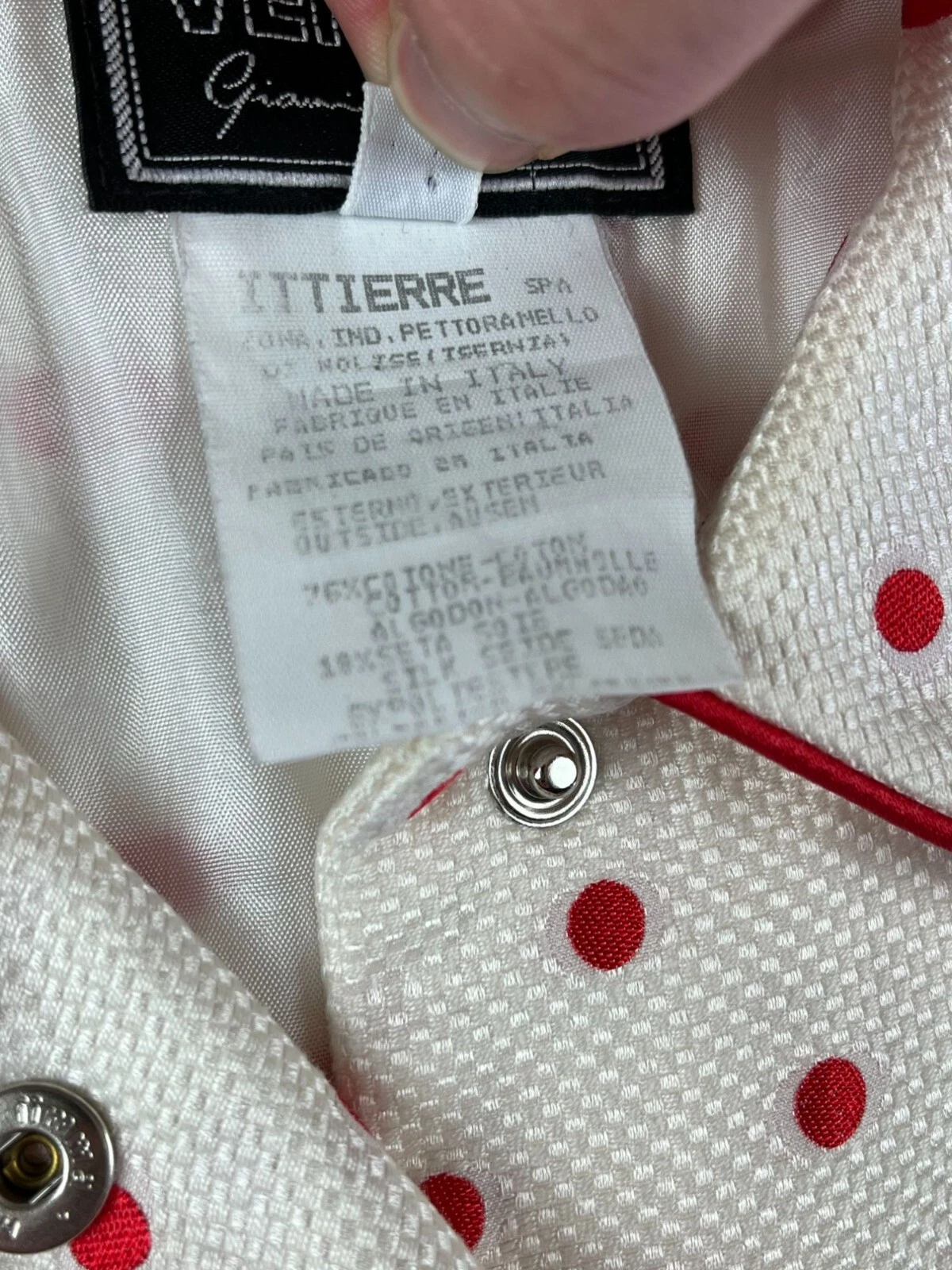 Abito Gianni Versace Versus anni 90 senza maniche a pois con bottoni bordo rosso colletto si