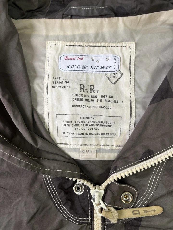 Chaqueta camuflada con capucha Diesel Vintage Smock con parches en el codo y bolsillos con cremallera talla L Foto 3 de 4