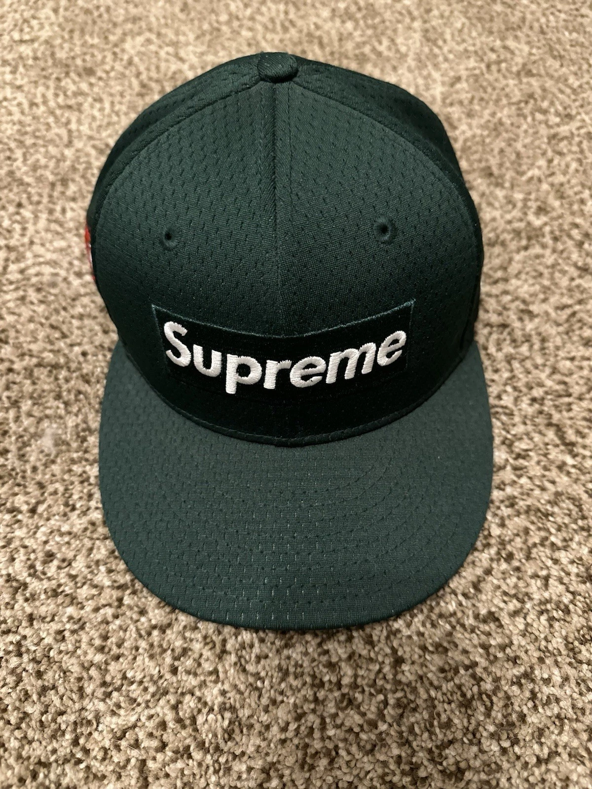 Casquette ajustée Supreme x New Era maille vert foncé logo boîte 7 1/8 SS 2018 World Famous