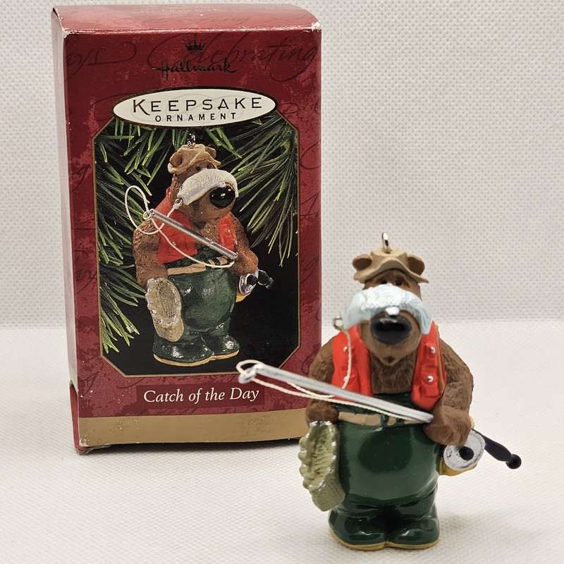 Hallmark Christmas Ornament Catch of the day fishing Pole bear fish pond Dad