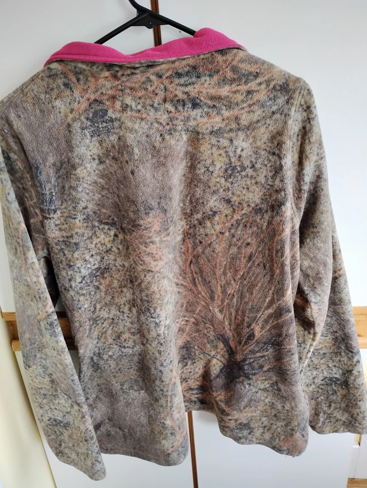 Camisa manga larga camuflada con cepillo de roble musgo. Mujer Talla L 12-14. Camuflaje y Rosa. Foto 3 de 4