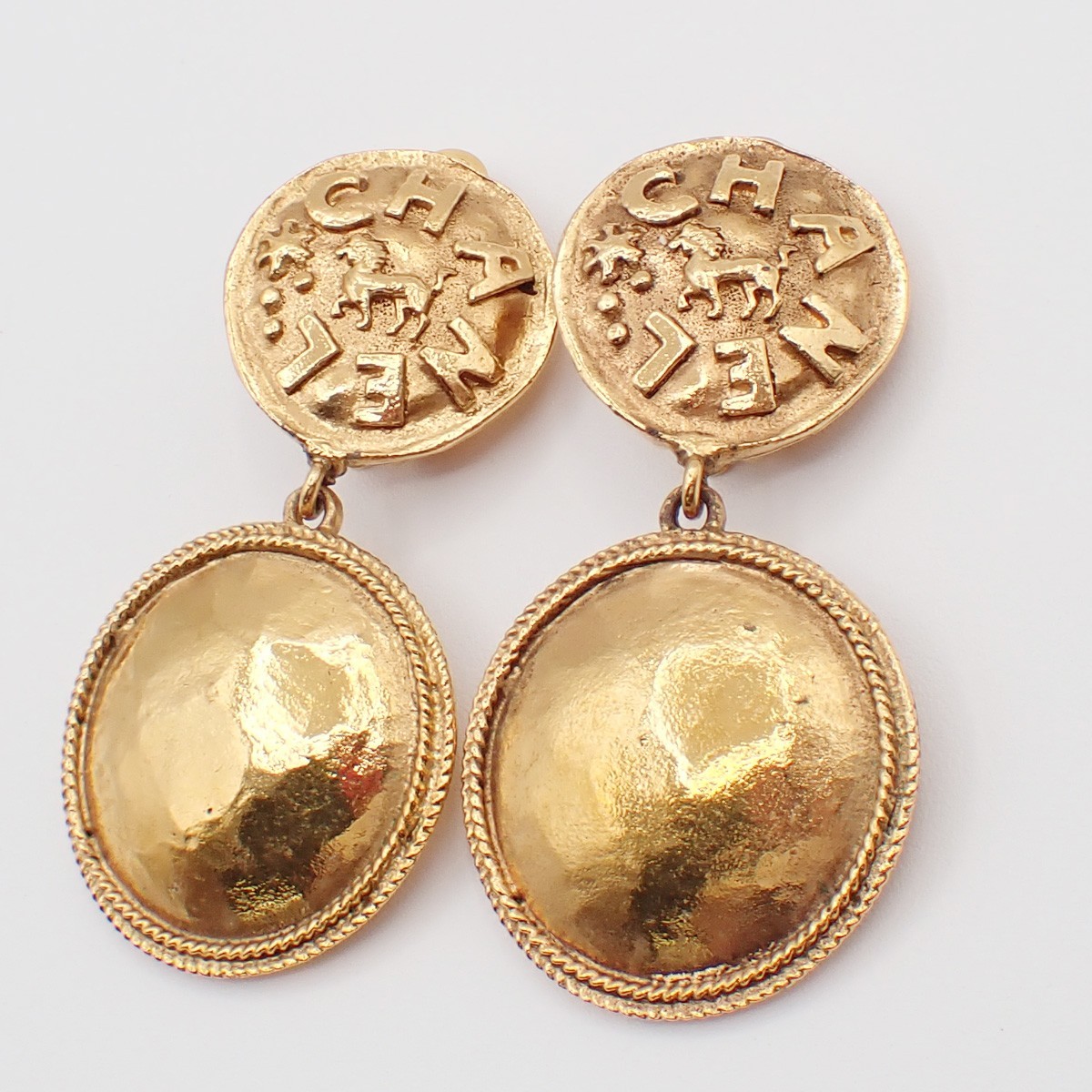 Chanel Cc Lion Head Drop Earrings Metal Gold Gold_Plated Earrings Jewelry (Pre-Owned)