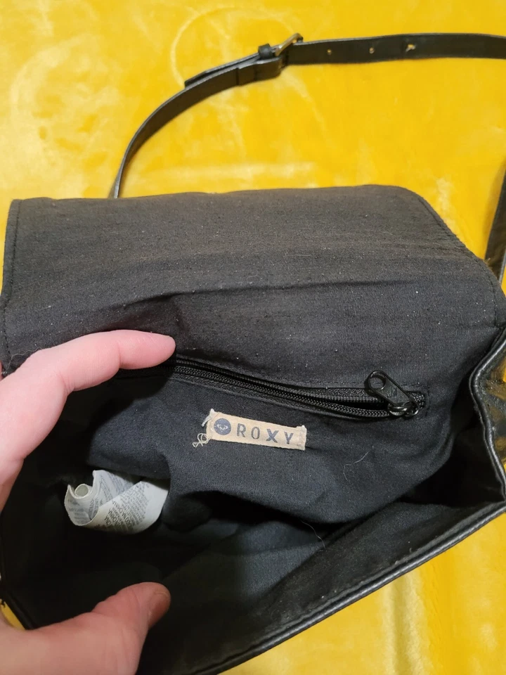 Roxy Black White Geometric Boho Crossbody Shoulder Purse Handbag Small EUC - Image 4 of 4