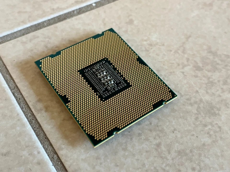 INTEL XEON E5-2665 SR0L1 2.4GHZ 8 CORE LGA 2011 CPU PROCESSOR - Tested Working - Image 2 of 4