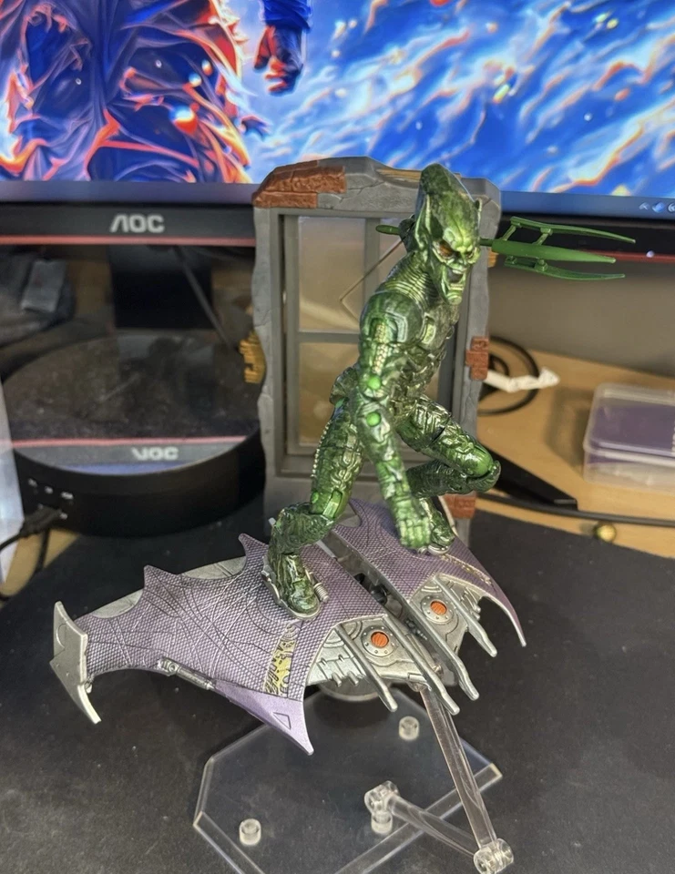 Toybiz Ravaged Green Goblin And 2 Gliders With Pumpkin Bomb Lot  - Image 4 of 4