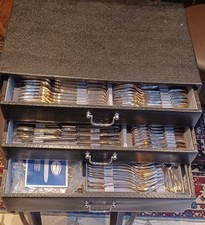 Ancienne Ménagère WISKEMANN neuve 164 pièces