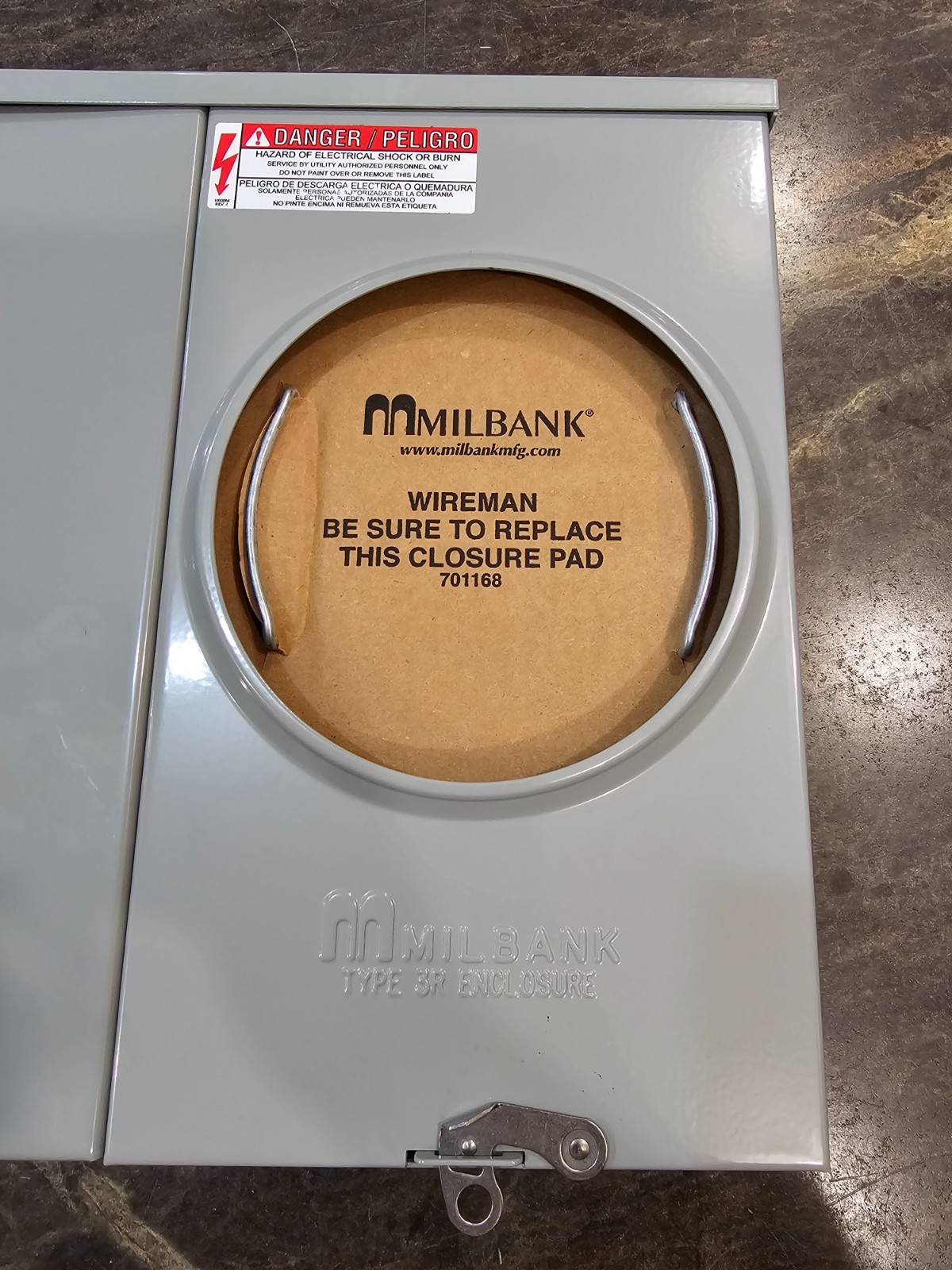 MILBANK U1252-X 200A DUAL METER CAN SOCKET OVERHEAD/UNDERGROUND (NEW IN BOX!)
