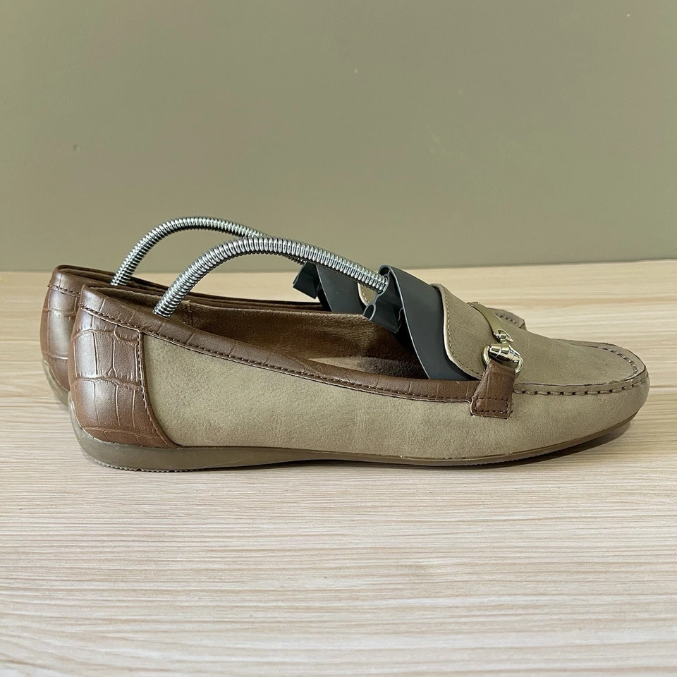 Zapatos mocasines Naturalizer color tostado para mujer talla 9 Foto 2 de 4