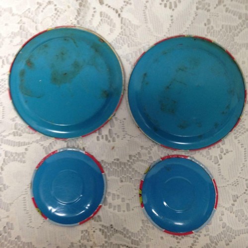 1950 Ohio Art ,Girl with Dolly, 7pc Childs Tin Tea Set - Picture 6 of 7