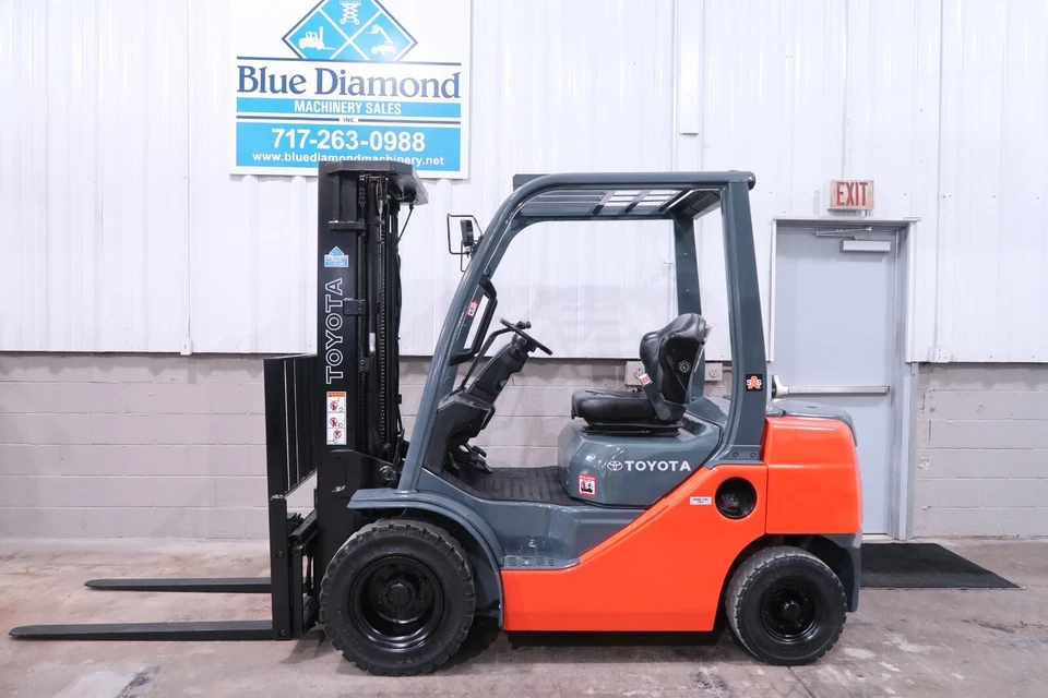 Toyota DIESEL Forklift, 8FDU25, 5,000# Pneumatic, Triple, Sideshift, 1DZ Engine! - Image 2 of 4