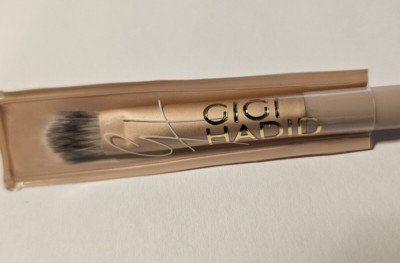 Maybelline New York Gigi Hadid Eye Contour Brush GG03 Brand New