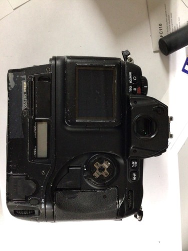 Nikon D1 2.7MP Digital SLR Cameras - Body Only Read - Picture 3 of 5