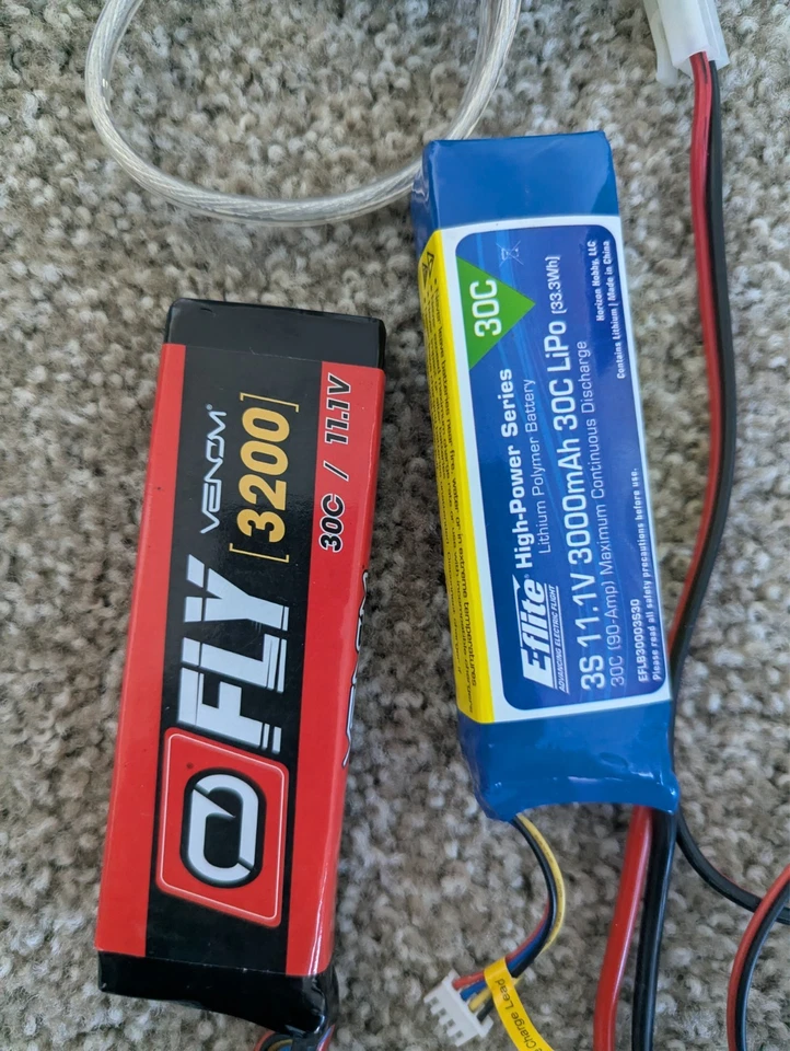 Venom Pro Charger  LI-ION, POLY,NIMH + batteries - Image 4 of 4