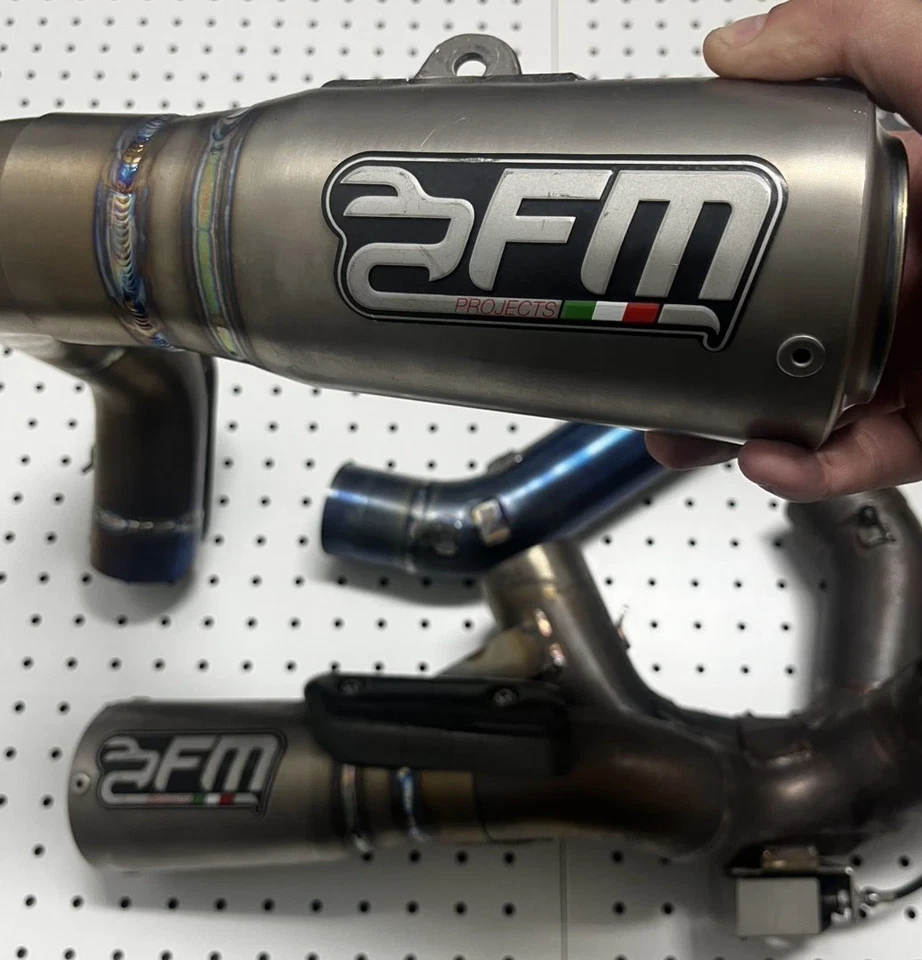 Escape completo Ducati Panigale 1199 1299 S R V2 Proyectos FM Titanio Inoxidable Foto 2 de 4
